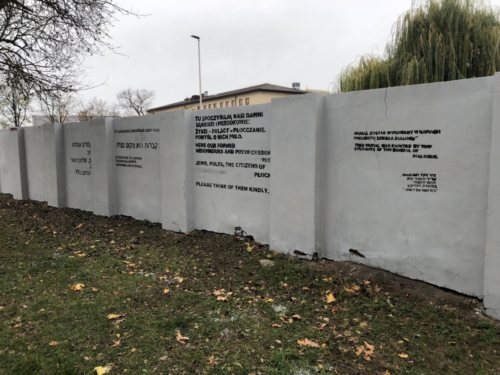 Mural commemorating the old Jewish cemetery in Płock (photo by P. Dąbrowski)